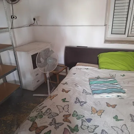 With Private Entrance From Outside, Traditional House Séjour chez l'habitant Livadhia