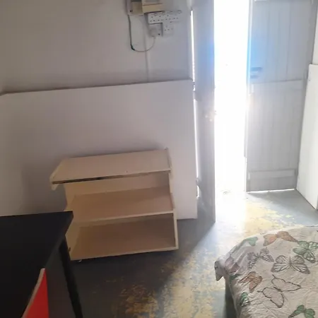 With Private Entrance From Outside, Traditional House Δωμάτια σε οικογενειακή κατοικία *