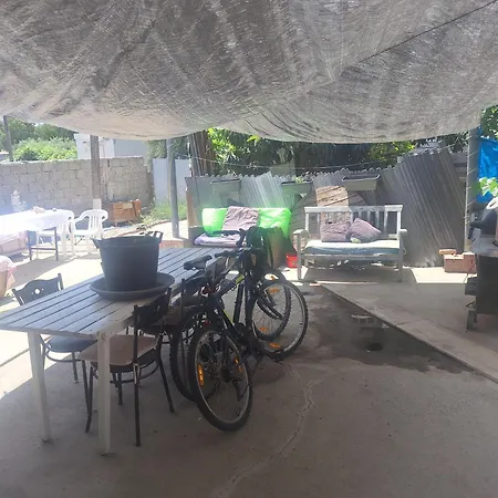 With Private Entrance From Outside, Traditional House Δωμάτια σε οικογενειακή κατοικία