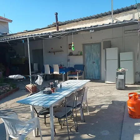With Private Entrance From Outside, Traditional House *